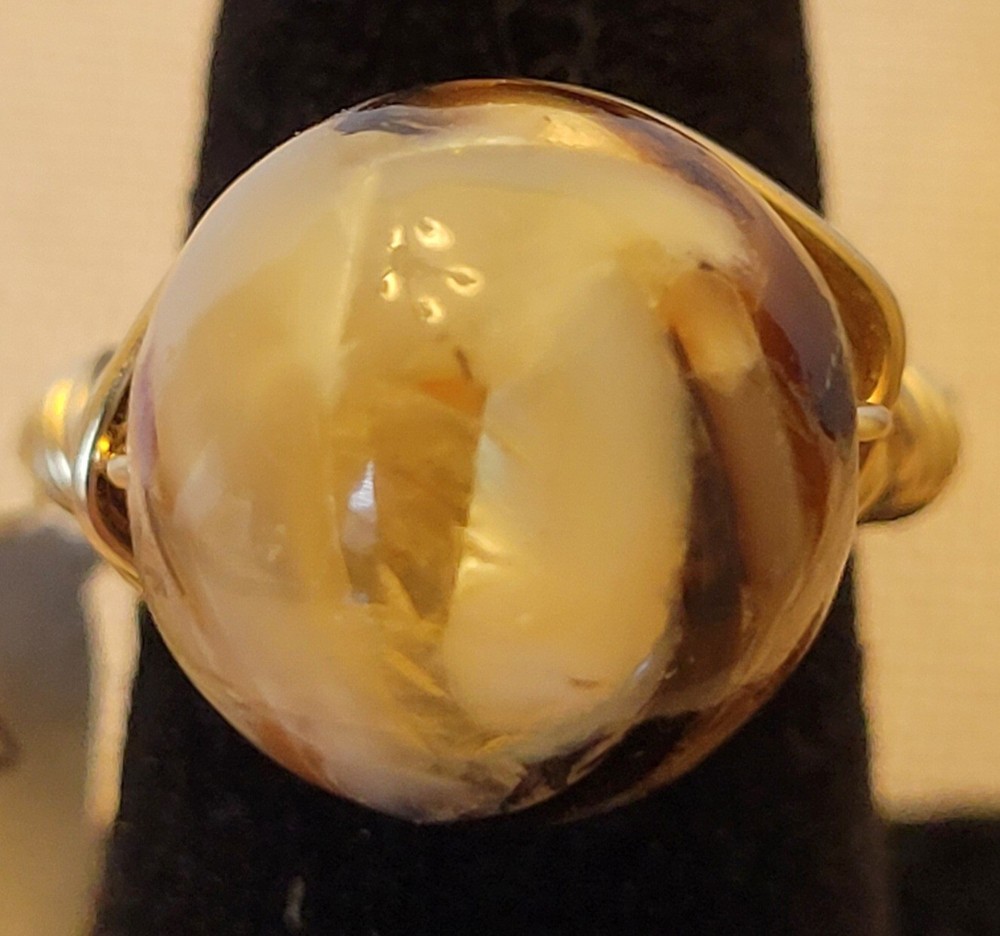 Cocoa & Creme Rotating Agate Ball Wired Ring Size 7, 7 Grams