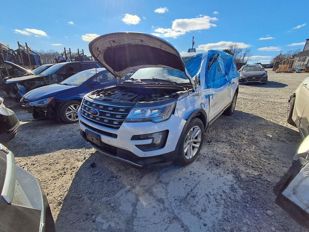 2016 Ford Explorer OEM 8 Screen Display - Used, Reprogramming Required