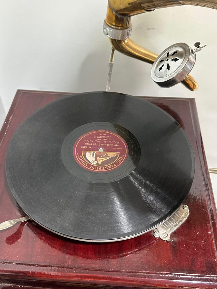 HMV Gramophone Fully Functional Working Phonograph, win-up record player