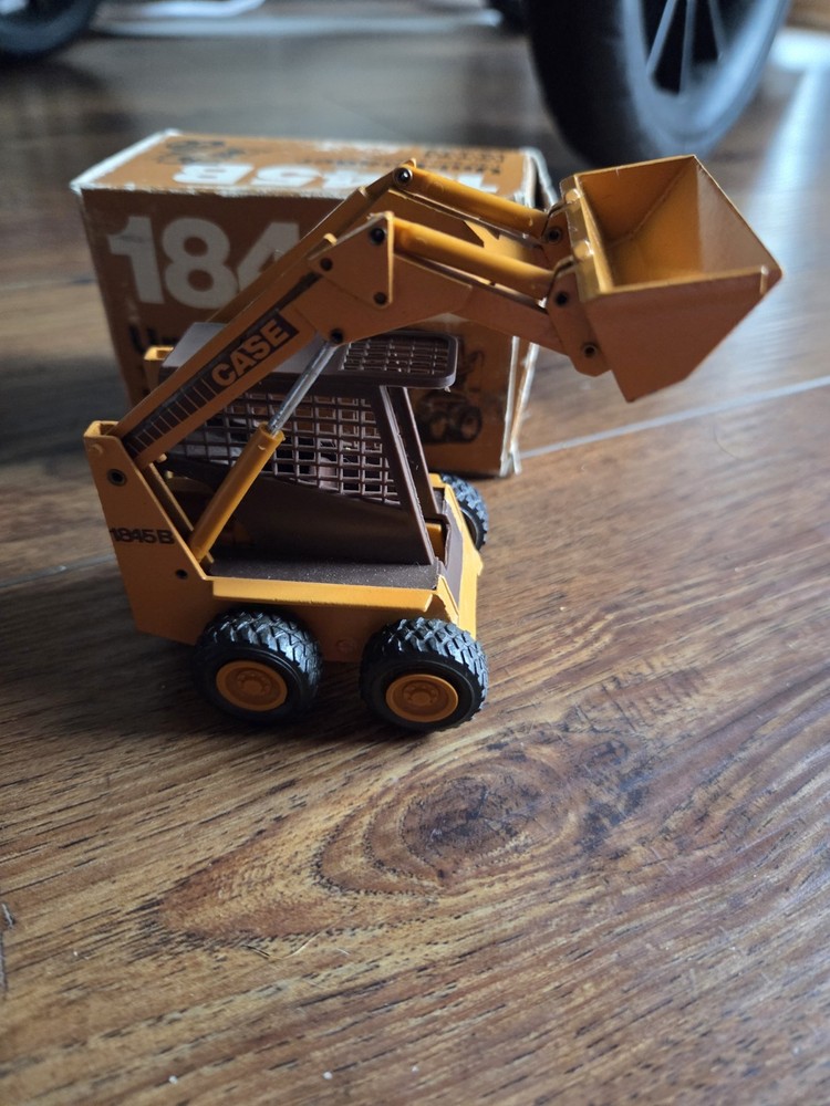 Case 1845B Model 1:35 Scale Uni-loader With Box