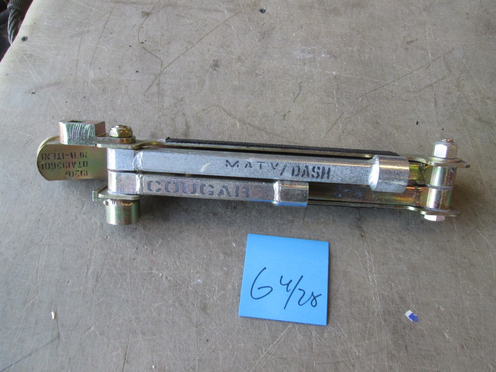 Universal Access Tool for MRAPs CAIMAN RG-31, 33, Maxxpro, Cougar MATV HEAP DASH