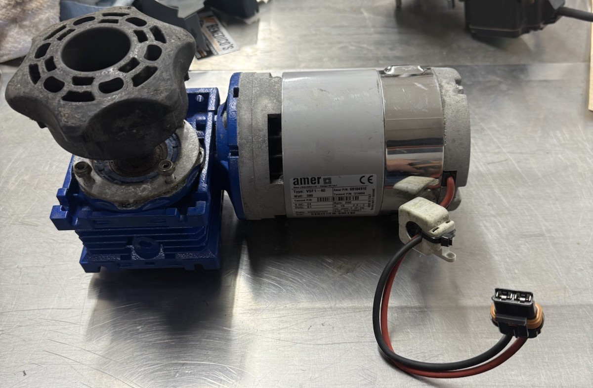 Tennant 1210864 / 4038829 T7 T7amr Brush Drive Assembly With Drive Head