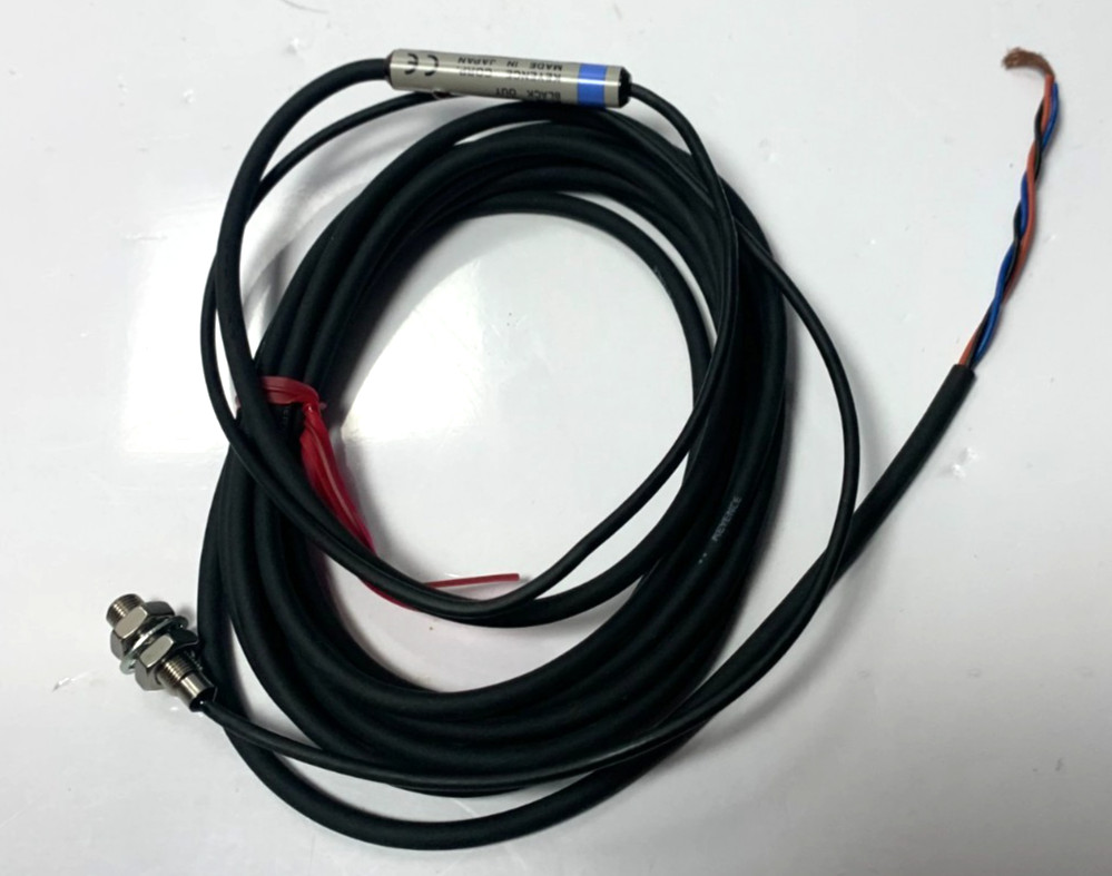 New Original New Keyence EM-005 Proximity Sensor EM005