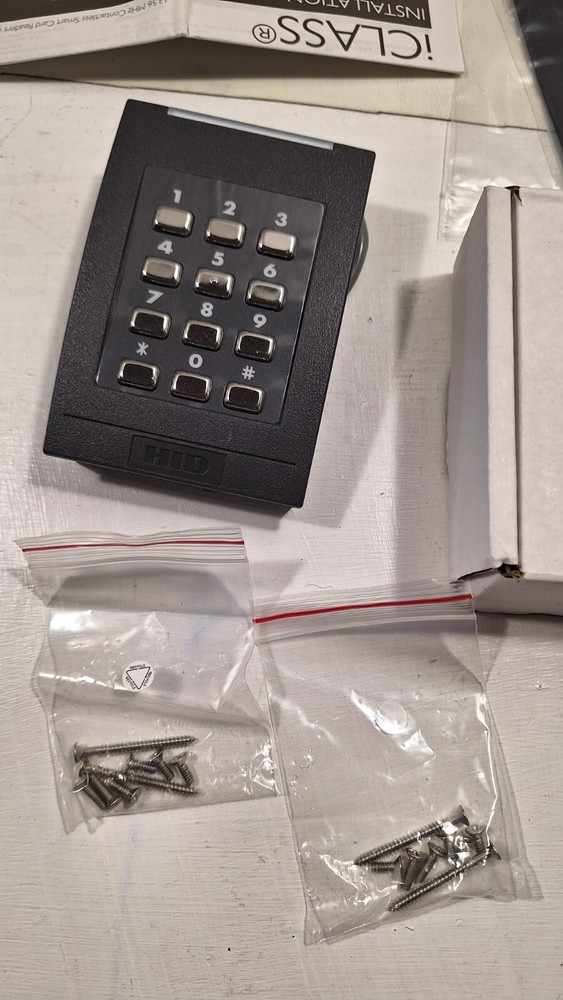 HID iCLASS Wall Switch Keypad Reader 6130cgn000200