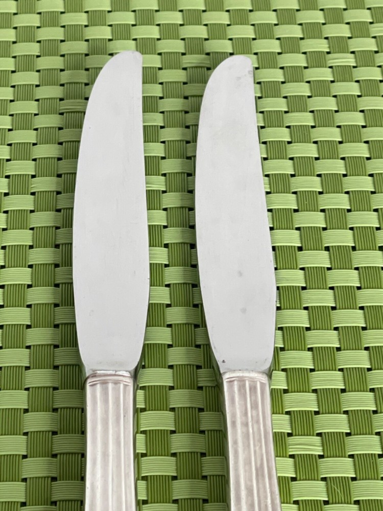 Oneida Community CORONATION Silverplate 2 Dinner Knives 1936 Silverware Flatware