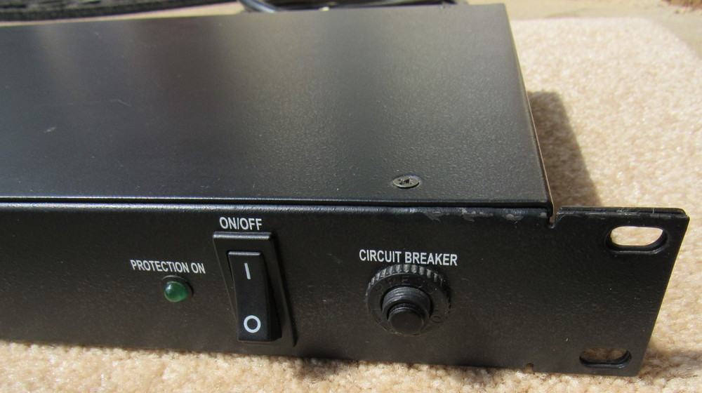 ETA Systems PD8 Conditioned Power Distribution Unit Rack Mount 8 Outlet Working