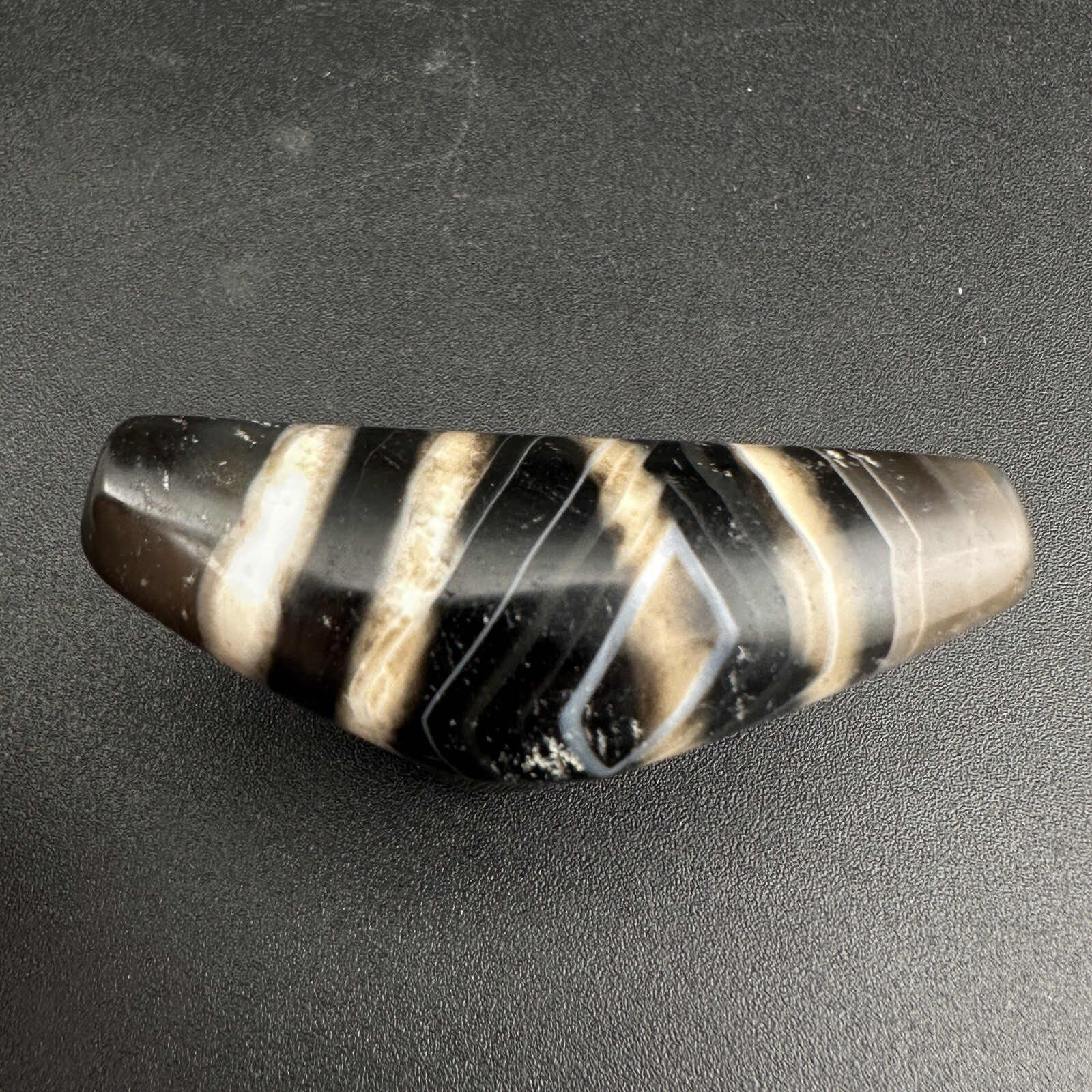 Tibetan Buddhism Agate 4 Stripe Horn Bead Totem Dzi Bead Amulet Pendant