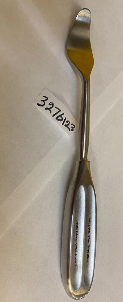 WM3276123----CHANDLER RETRACTOR 9"----25MM BLADE