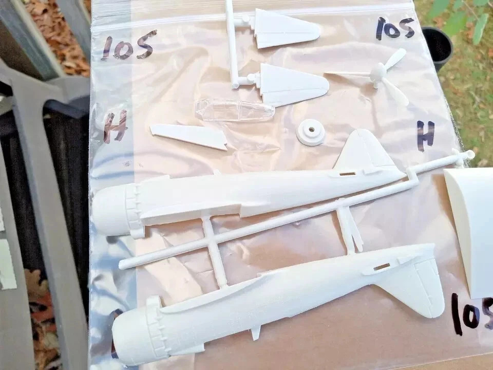 One (1) Small Airplane Kit scale unknown Package # 105 no box/decals!!!