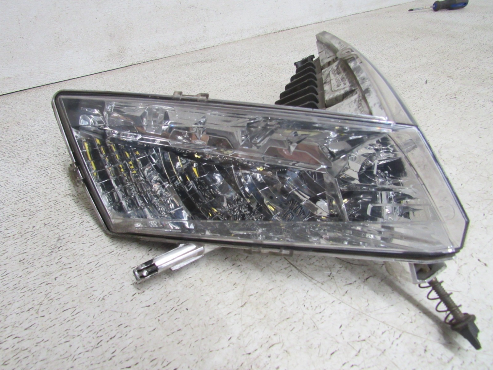 18 POLARIS RMK PRO 800 AXYS HEADLIGHT HEAD LIGHT LAMP FRONT LENS STOCK OEM #6893