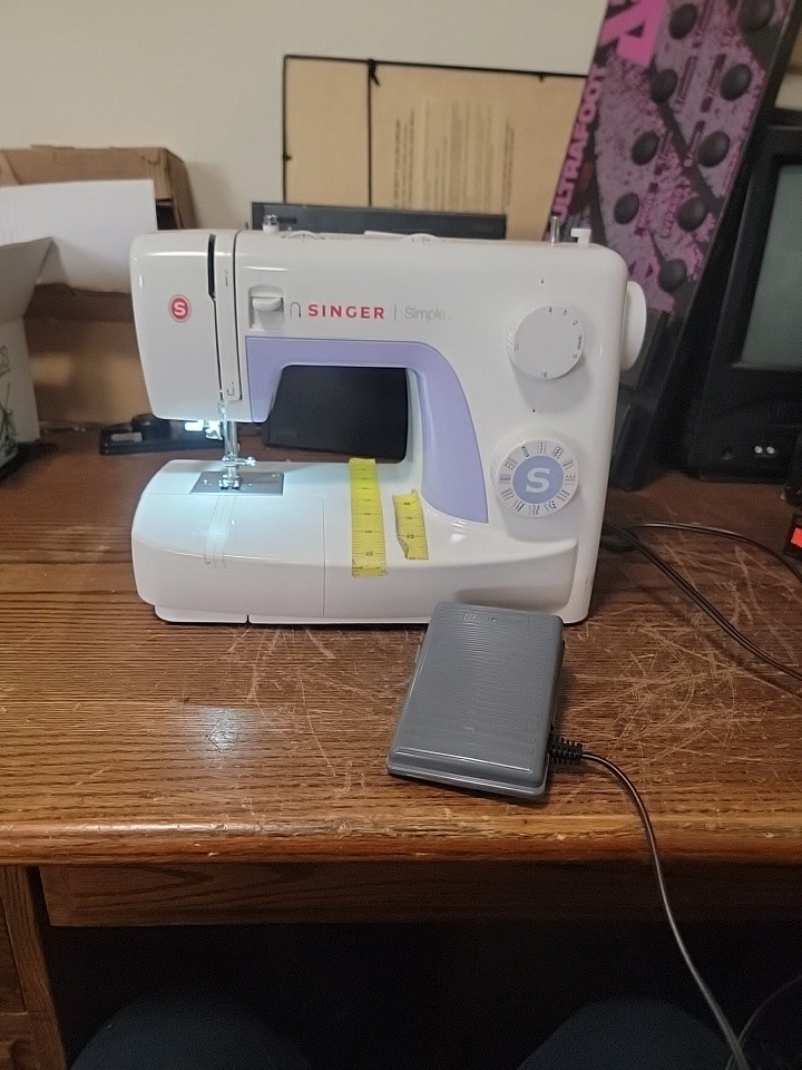 Singer Simple 3232 Sewing Machine.