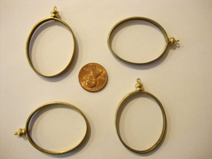 3 VINTAGE BRASS GROOVED EDGE 40x30mm. OVAL SCREW TOP PENDANT SETTINGS 1907