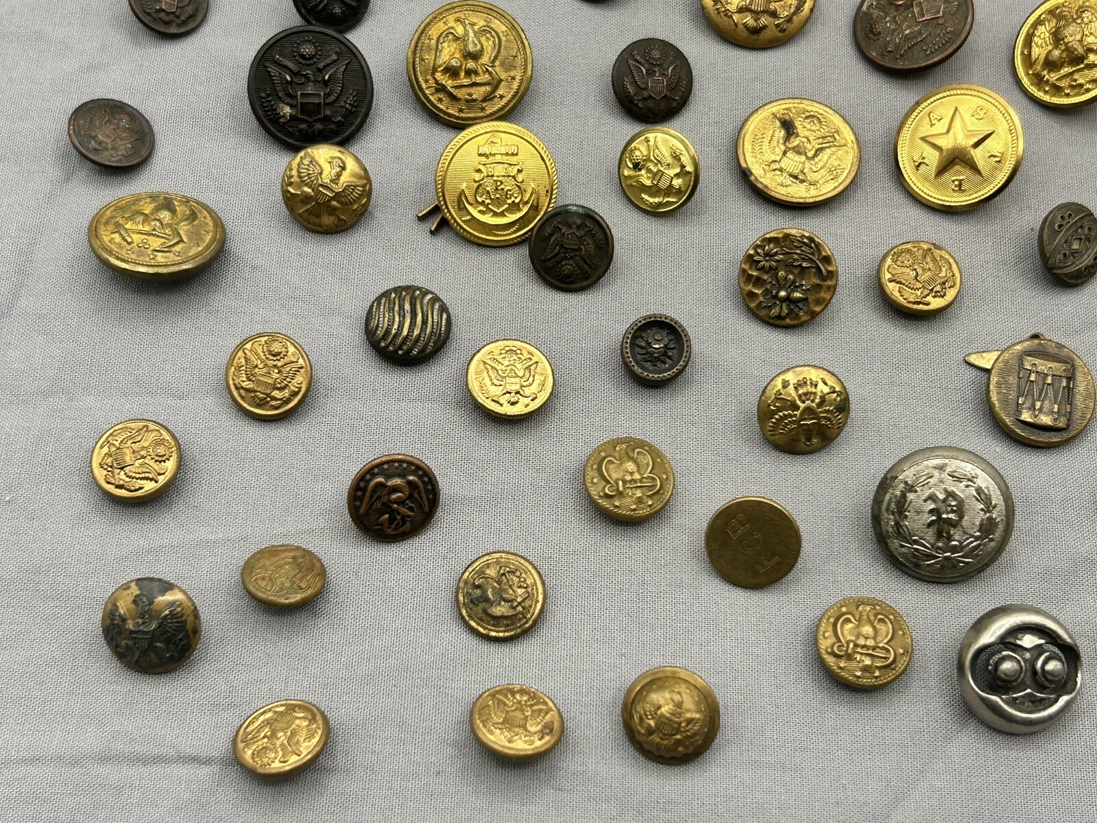 Random Lot Of (4) Original War Buttons - Military Antique Brass More Read