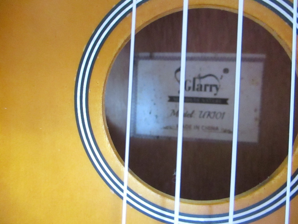 SOPRANO UKELELE, GLARRY UK101, 4 STRING, WITH FABRIC COVER CASE, NICE CONDITION