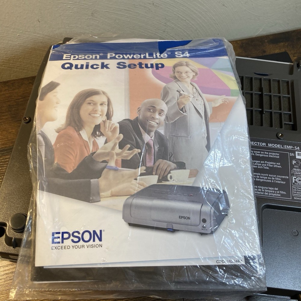EPSON EMP-S4 Projector 3LCD w/ AV Cable, Bag, Setup Documents & CD (No Remote)
