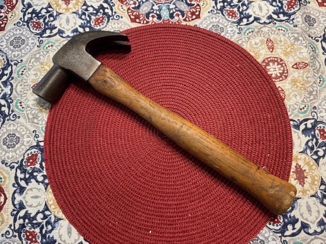 NICE Vintage HELLER 36 oz. Claw Hammer With Horse Logo.
