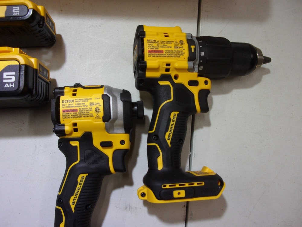 DEWALT ATOMIC 2 TOOL SET= 1/2" HMR DRILL & 1/4" IMP DRIVER # DCK200D1P1 ..