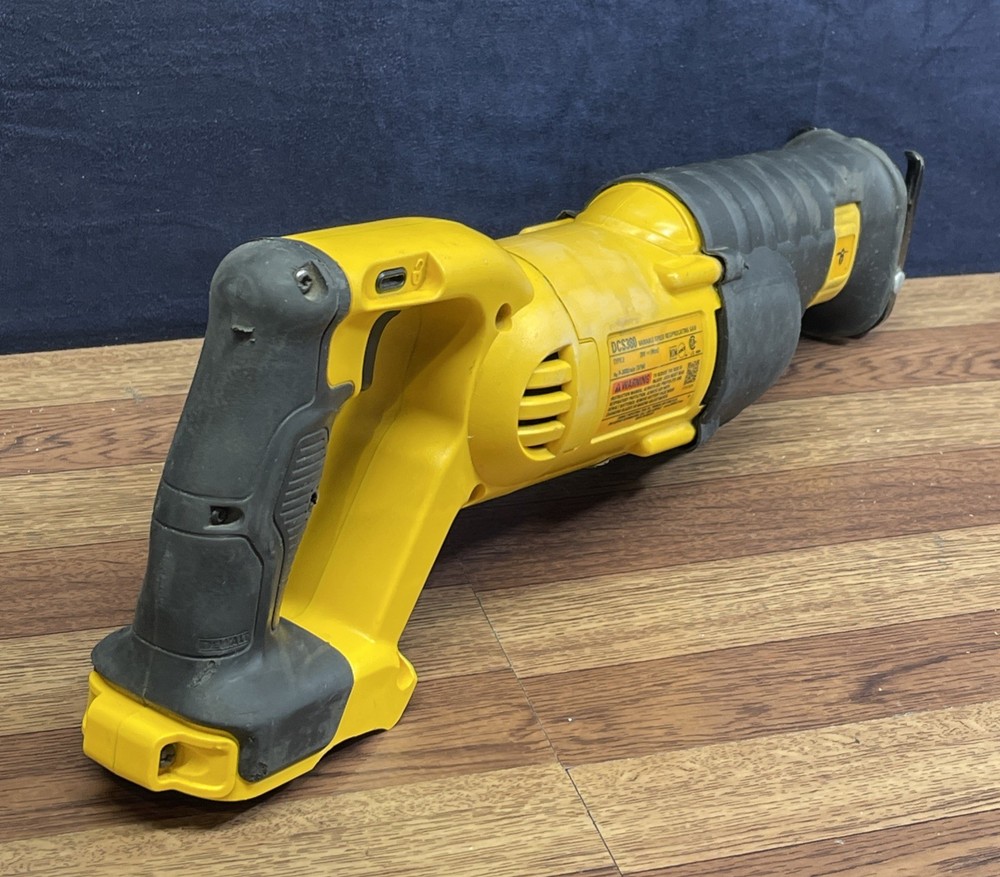 DeWalt DCS380 20V MAX Variable Speed Reciprocating Tools /READ