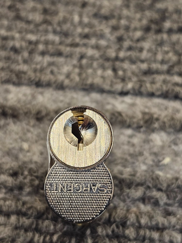 Sargent Assa Abloy 7300B: Interchangeable Small Format Keyed Core With 2 Keys