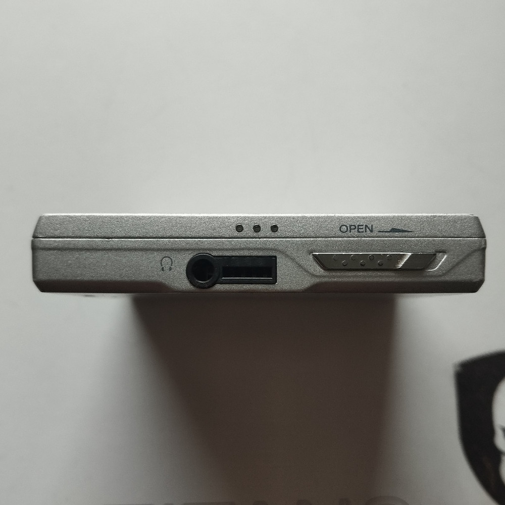 Sony MZ-E90 MD MiniDisc Walkman Only Player Silver Used