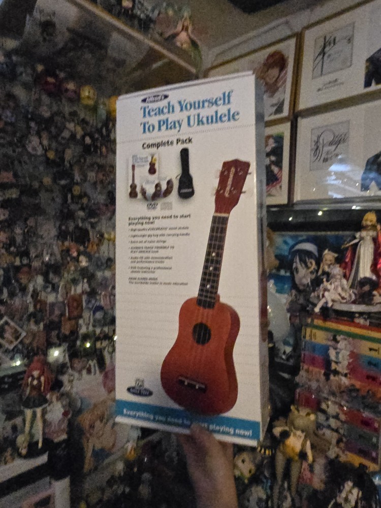 Alfred's Learn To Play Ukulele Starter Kit