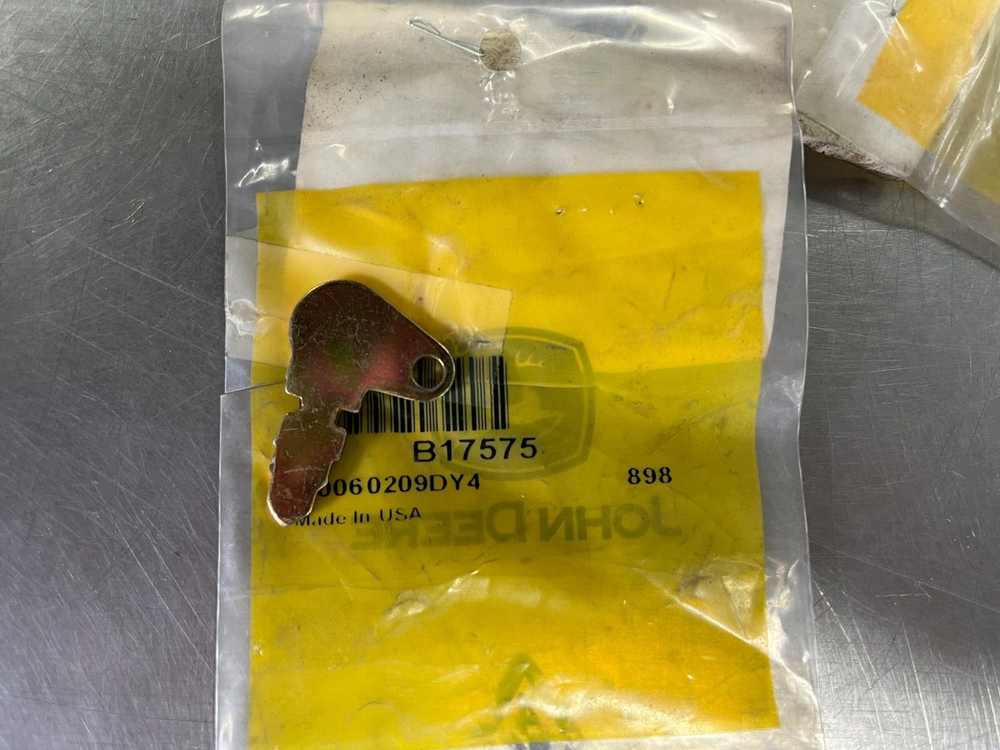 OEM John Deere B17575 Key