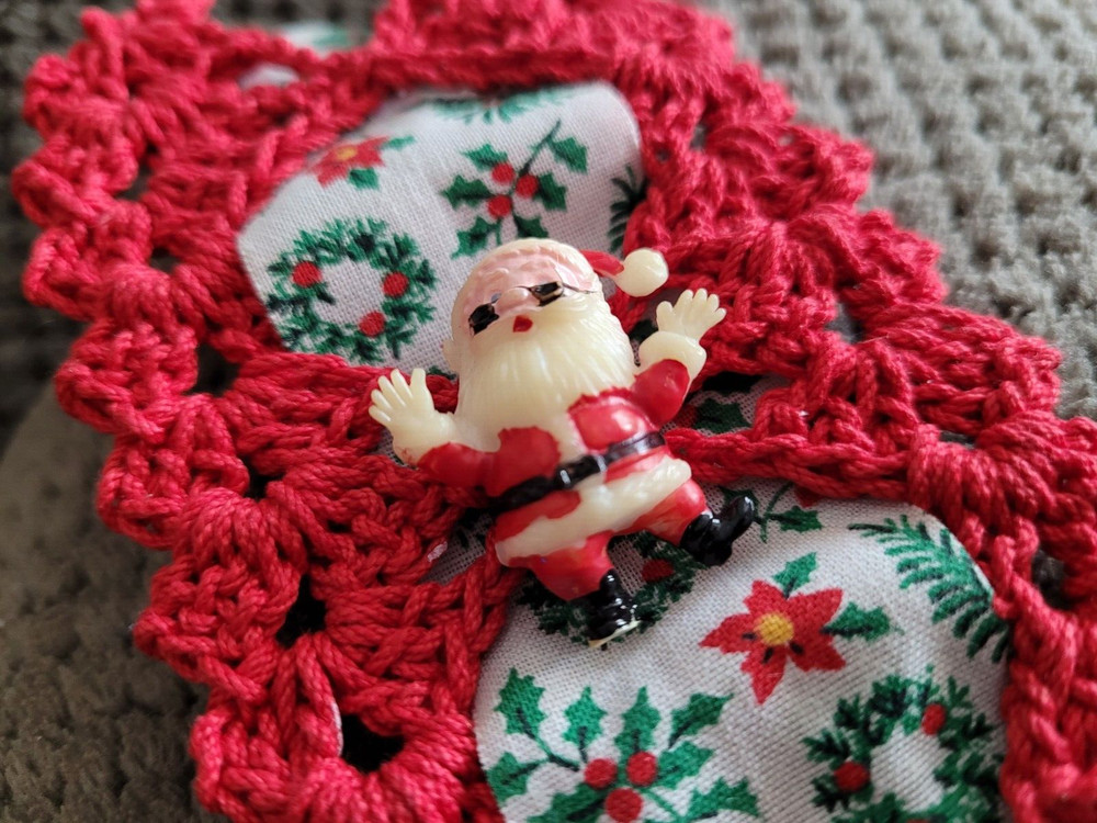 Vintage Macrame Christmas Wall Hanging Red Vertical Bell Pull MCM 70's