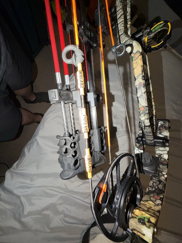Athens Vista 35 Right Hand Compound Bow Loaded