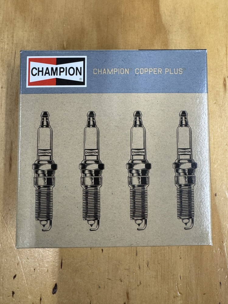 New Champion Copper Plus Spark Plugs 843 CJ8 (4 Pack)