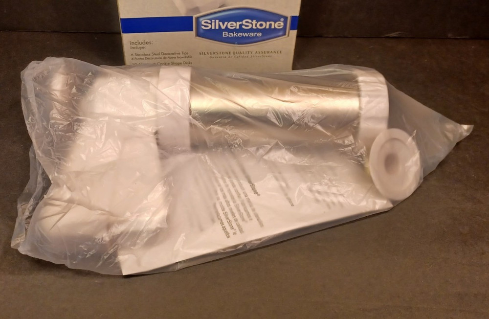 SilverStone Bakeware Cookie Gun Set NEW