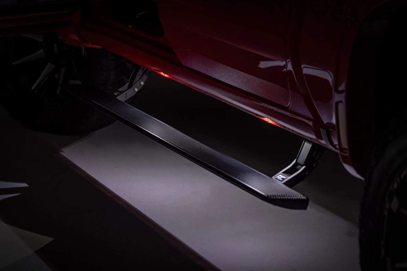 Rough Country LED Power Running Boards 19-26 Chevy/GMC 1500 | Crew Cab- ESR51920