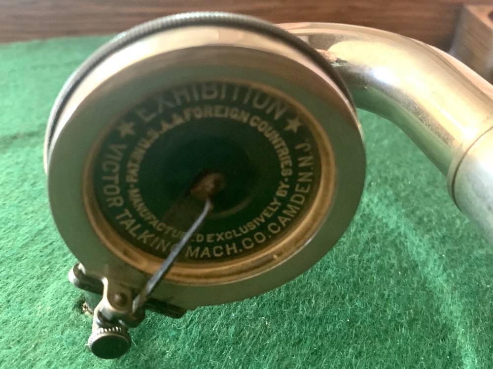 Antique Victor Talking Machine Victrola VV-X