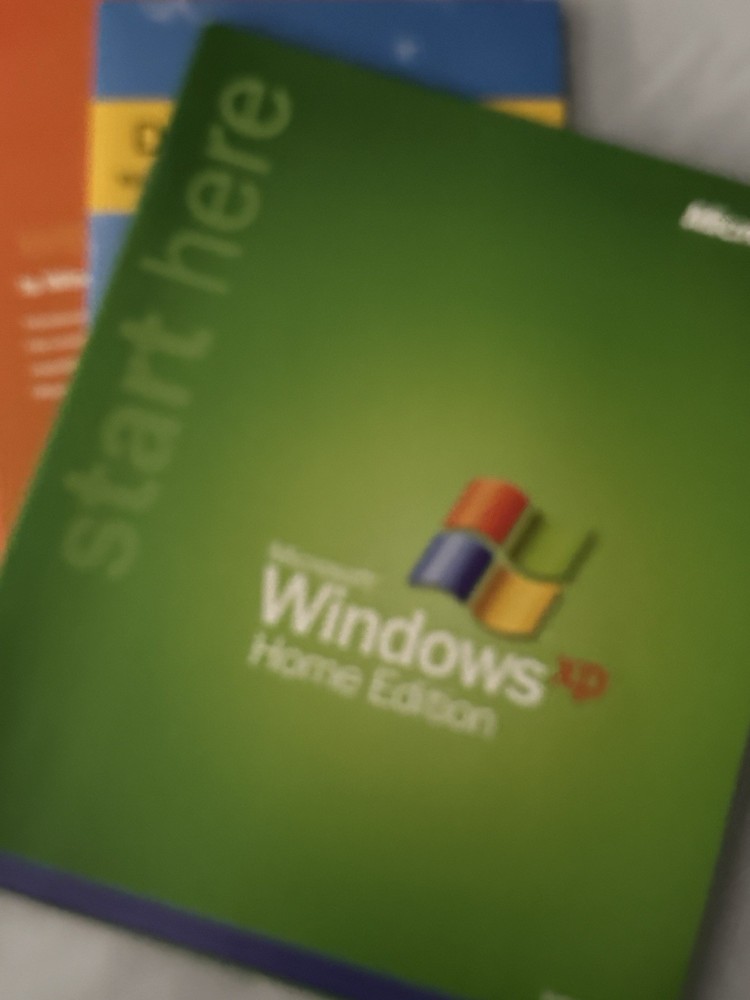 Microsoft Windows XP Home Edition - Full Version with Service Pack 2 CD-ROM