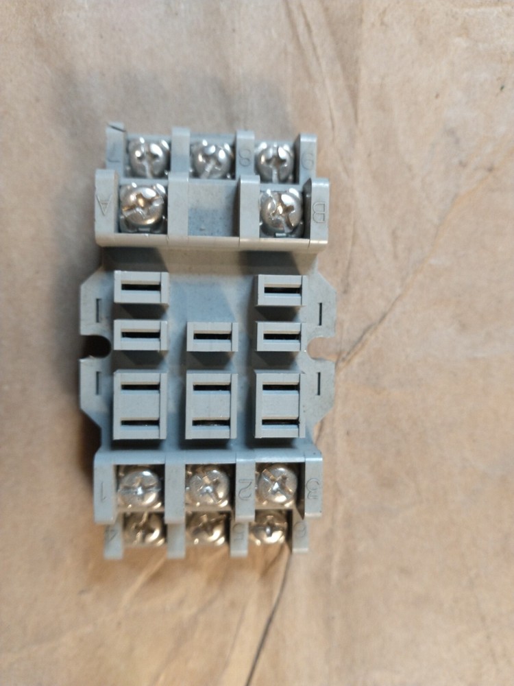 Square D Relay Socket Base NR82 Class 8501, 10A 300V