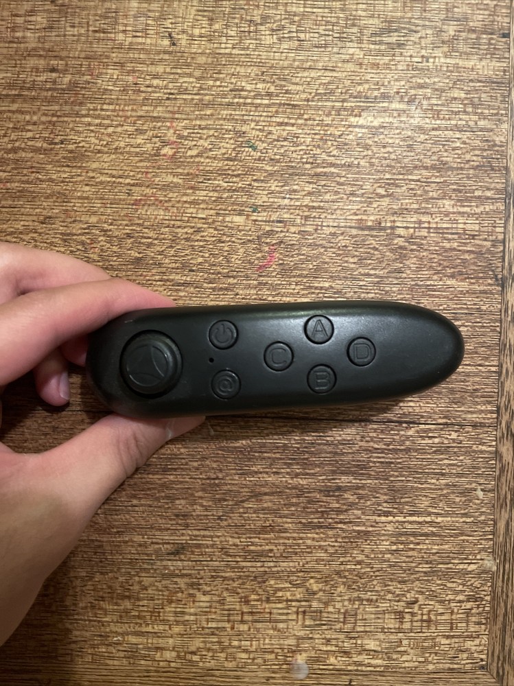 Utopia 360° Virtual Reality 3D Headset + Bluetooth Controller for smartphones