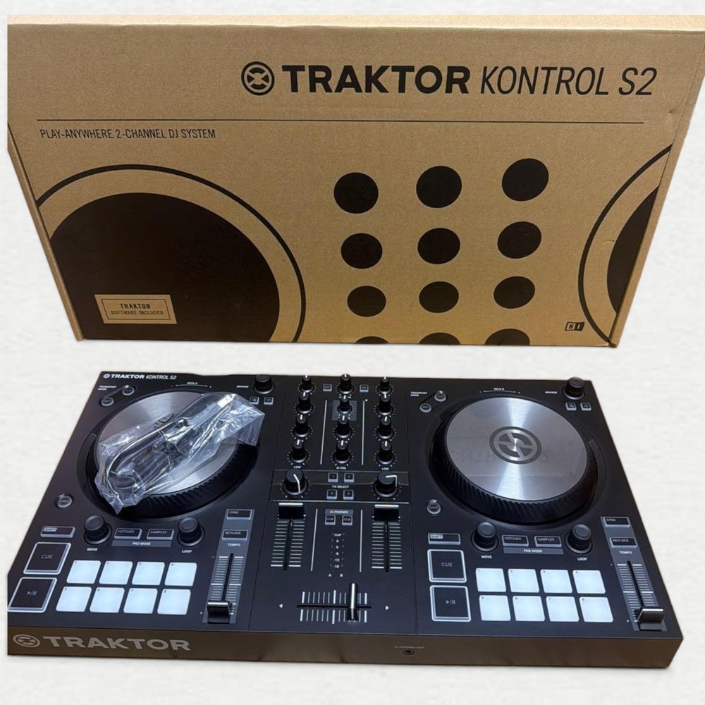 Native Instruments Traktor Kontrol S2 MK3 DJ Controller Tabletop 2-Channel Black