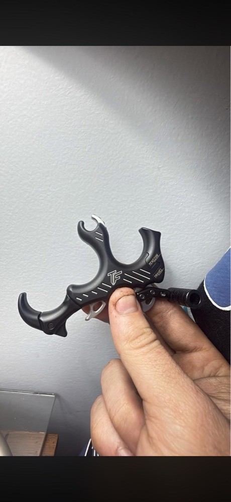 Tru-Fire Synapse Thumb Trigger Release Aid Black for Compound Bow