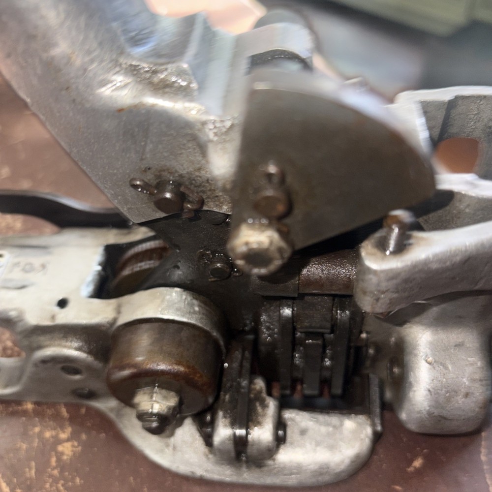 Signode Seal Feed Strapping Machine Model SFC5823 Size 5/8