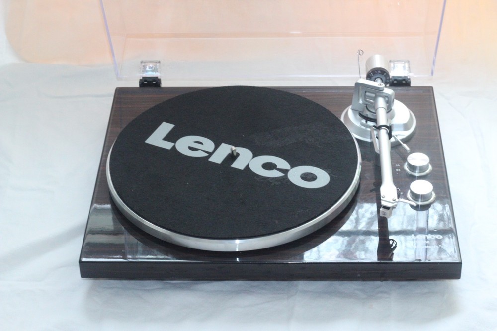 Lenco lbt 188 record player, EXCELLENT condition, walnut, bluetooth, USB output