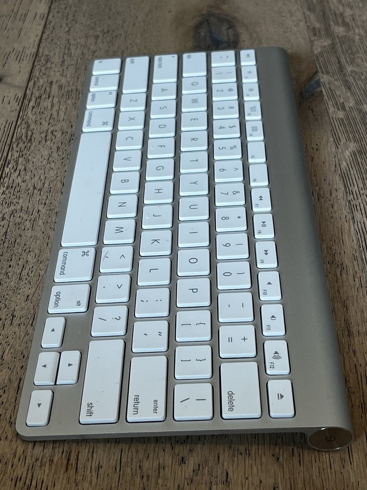 Apple A1314 / A1296 Wireless Keyboard + Magic Mouse - Bluetooth Mac Combo Set