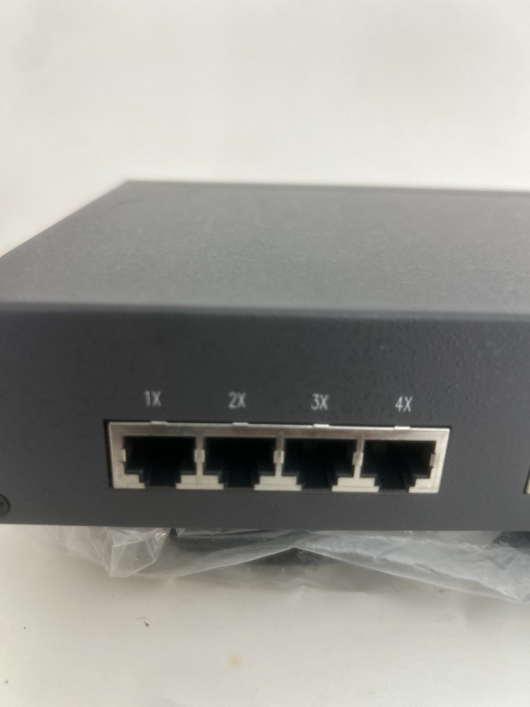 Intel Express Standalone Hub 100Base-TX Class II repeater EE100TX8 Unused