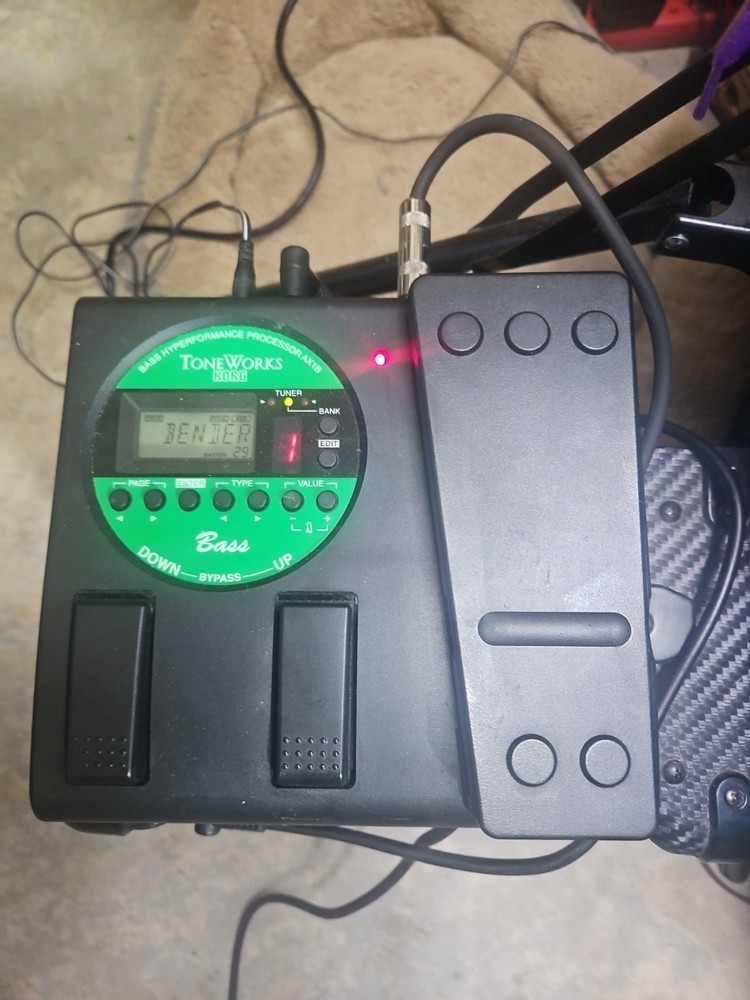 KORG ToneWorks AX1B Bass Multi Effect Processor Pedal + POWER SUPPLY