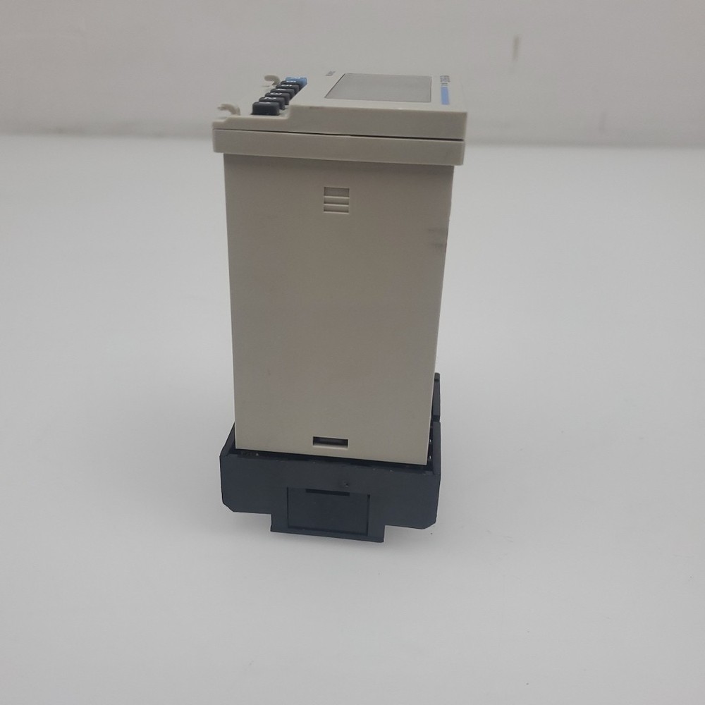 Keyence RC-12 Electronic Present Counter Missing Front Panel Cover