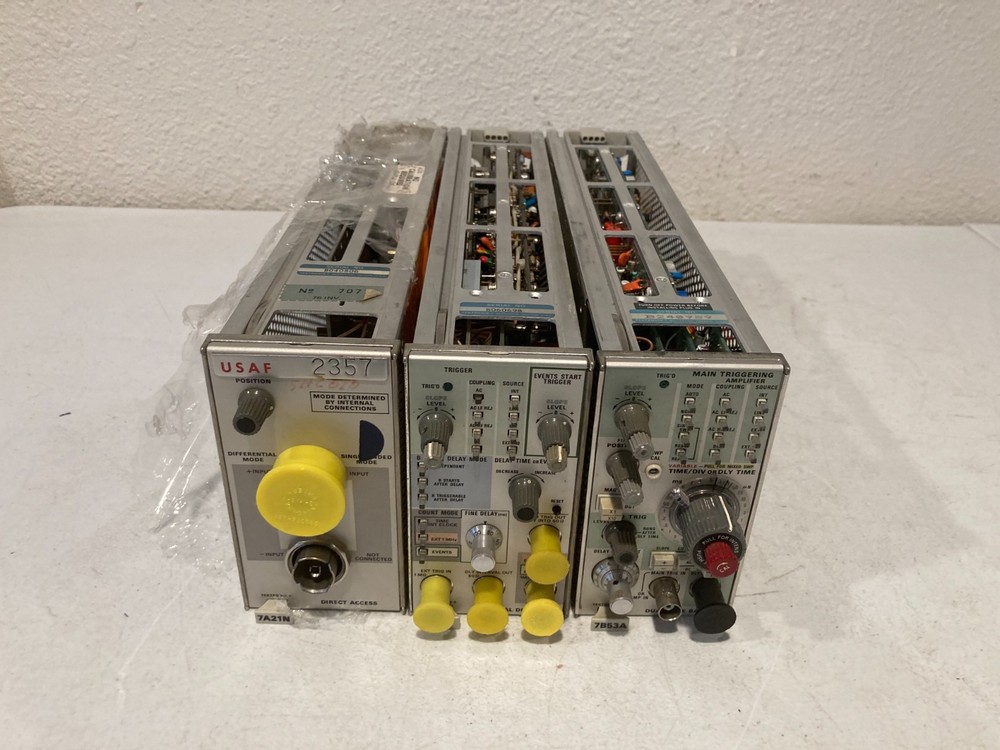 Lot 3 Tektronix 7B53A 7A21N 7D11 Plug-In Modules Time Base Diff Amp Delay
