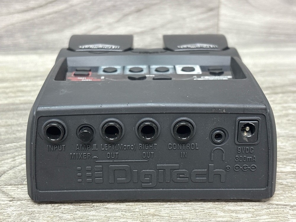 Digitech RP-70 Guitar Multi-Effects Processor with Amp Modeling (A1D026467)