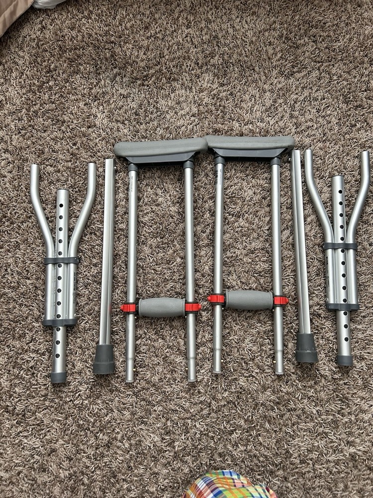 Universal Crutches 4’7-6’7 No Tools Needed ( Gray )