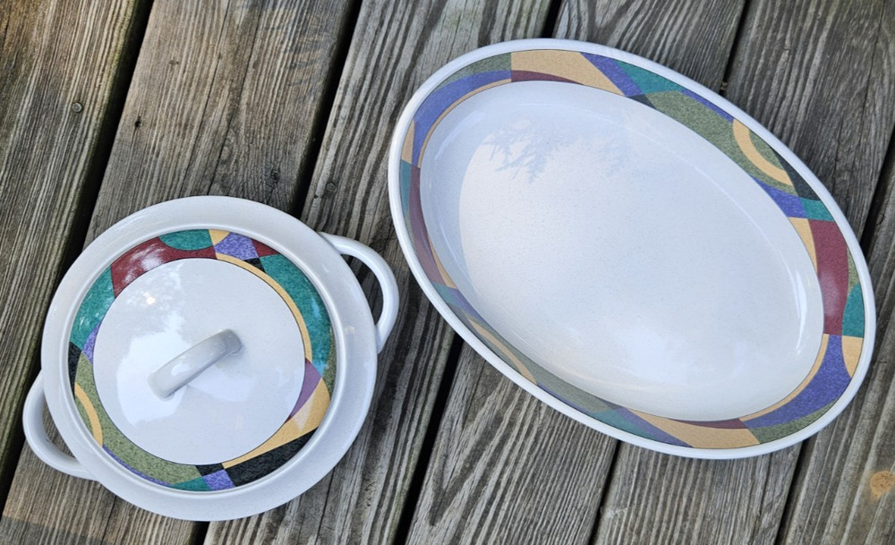 2 Vintage Studio Nova Impulse; 2 Quart Round Covered Casserole, Oval Baker FRSHP