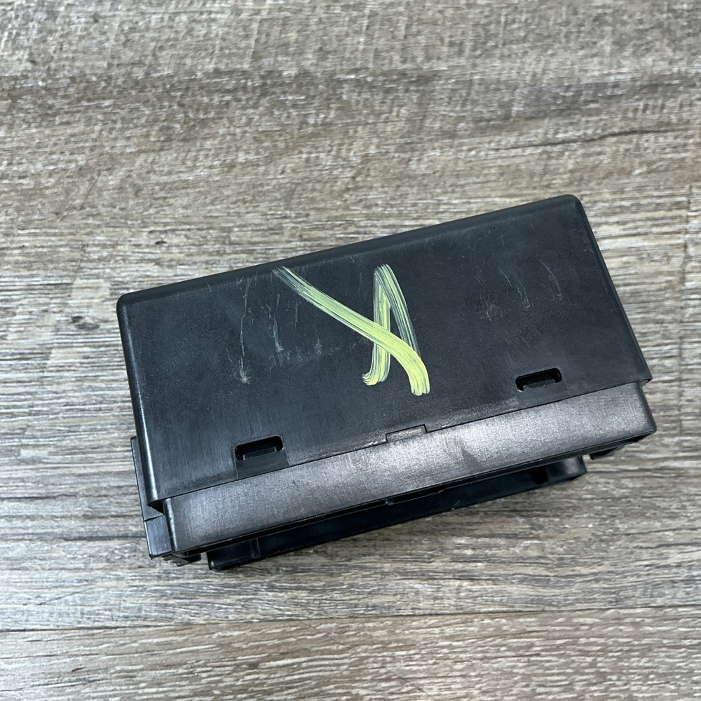 Mitsubishi Eclipse Galant 2005 MR587807 ECU Black Relay Fuse Control Unit OEM