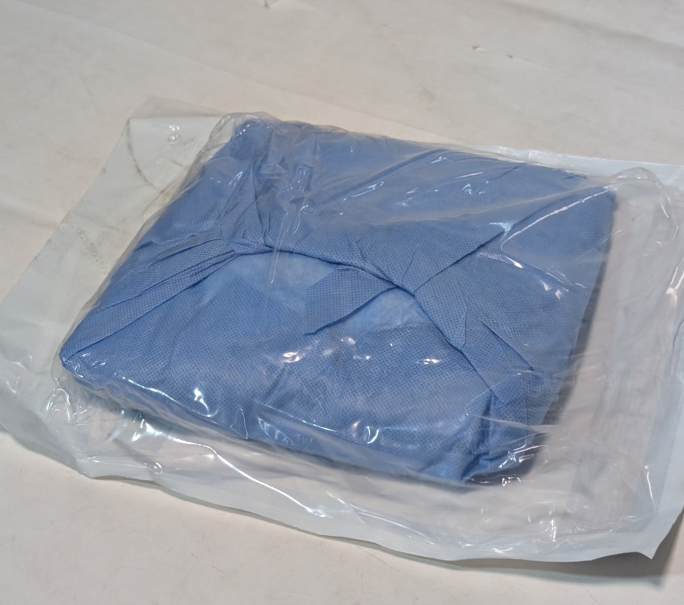 Mixed Lot of 4: Cardinal Health 9545 (x3), Halyard 99285 (x1) XL Surgical Gowns