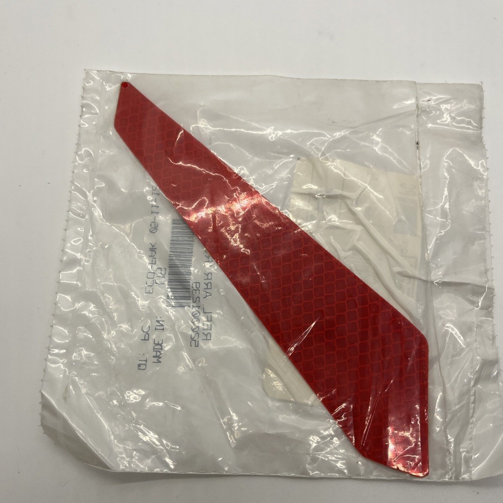 520001239 Rear Right Red Reflector Decal